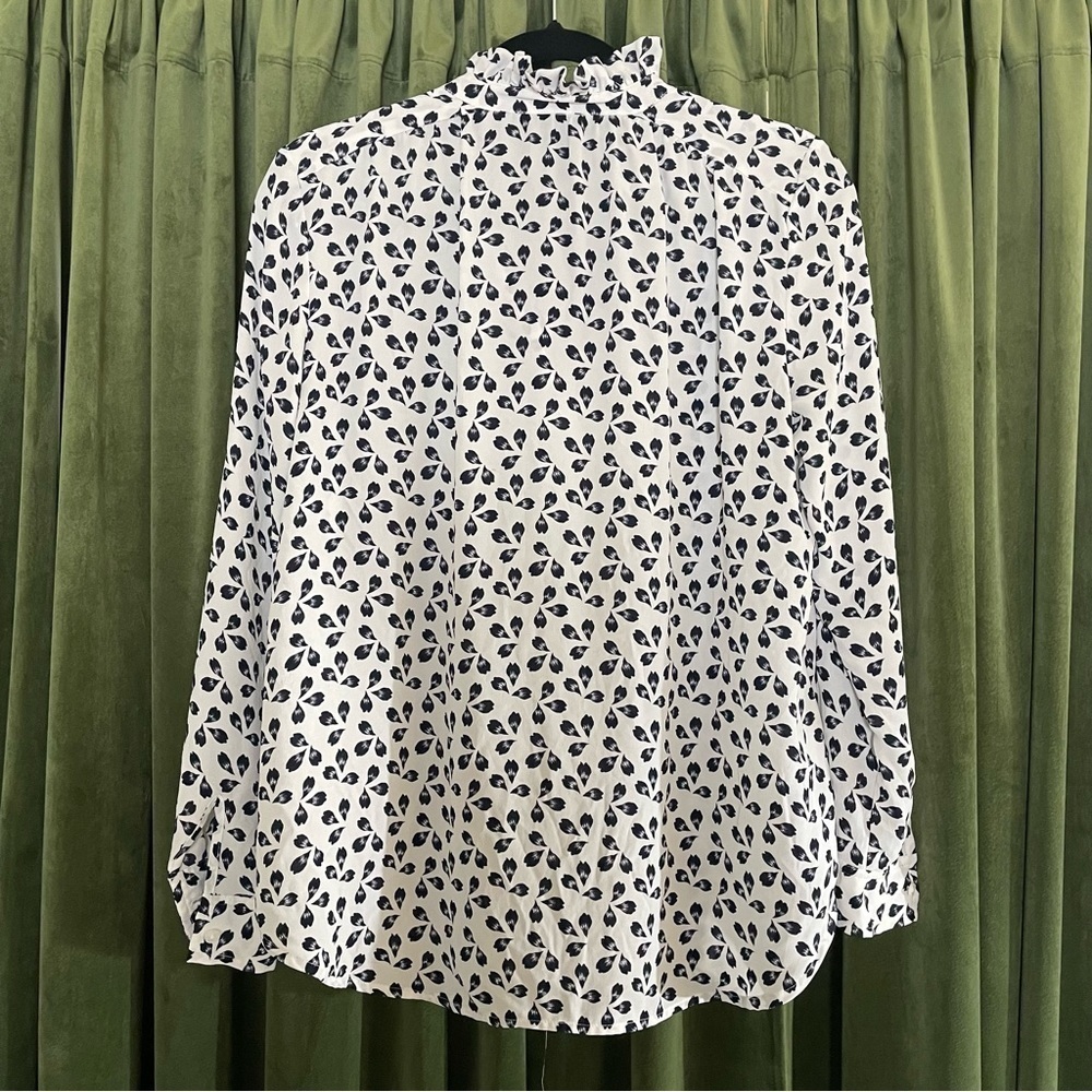 🎉🌺HP for Everything Petite Posh 🎊 🎉 Ann Taylor Petite button front blouse - Picture 7 of 11